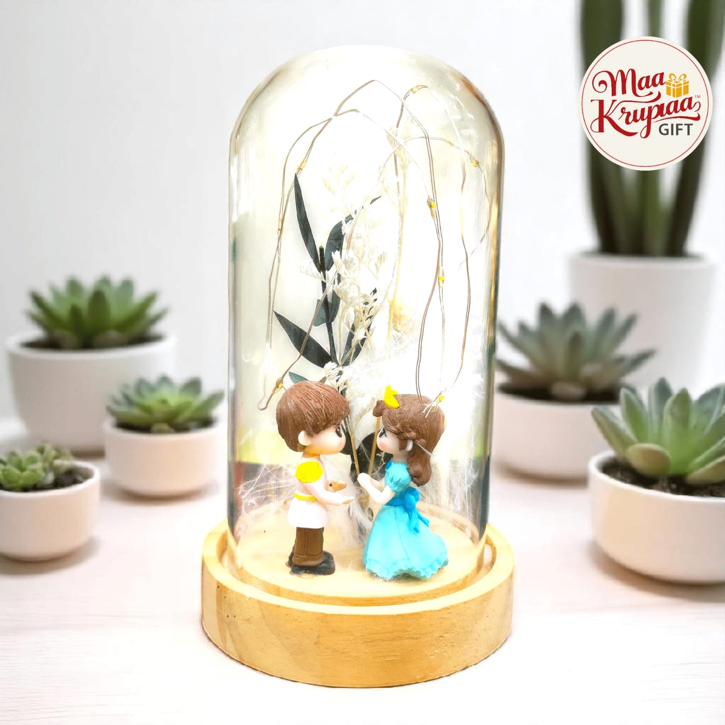 ROMANTIC COUPLE MINIATURE IN GLASS WITH FAIRY LIGHTS  L35